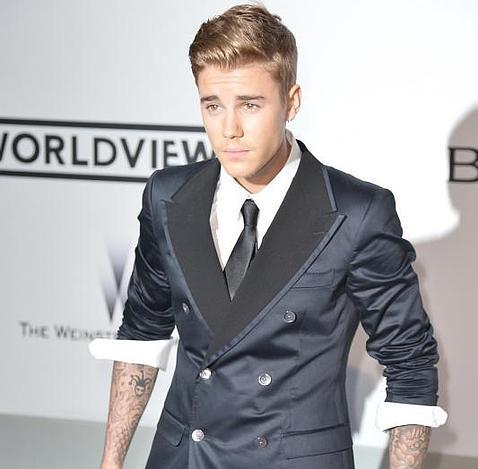 Justin Bieber recibe seis visitas policiales en una noche
