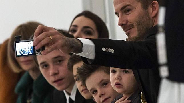 ¿Cómo hacerse un «selfie» y no salir horrible?