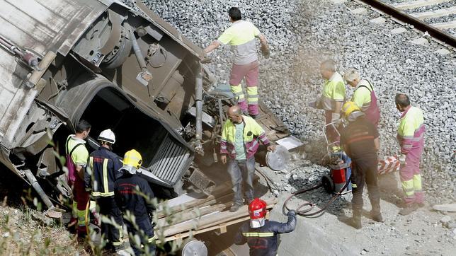 Los bomberos denuncian «descontrol» en el accidente de Santiago un año después