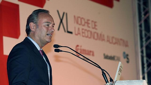 Alberto Fabra en un encuentro de empresarios y representantes de la sociedad civil