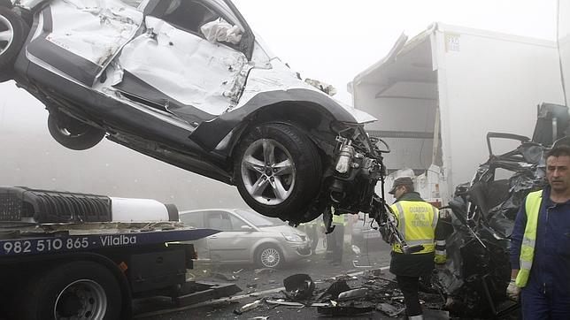 Una fallecida y más de 40 heridos en un accidente en cadena en la A-8 en Lugo