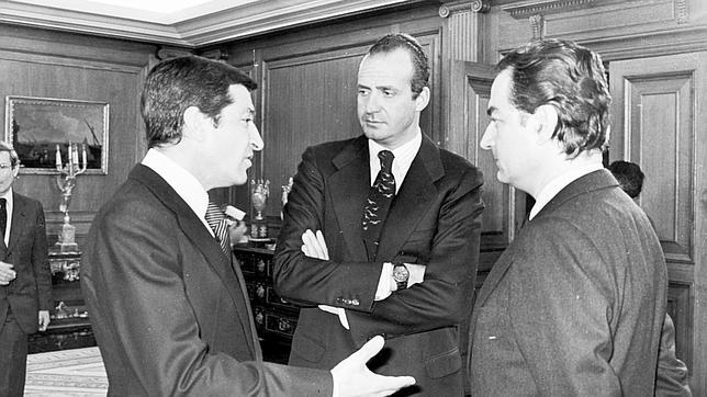 Suárez conversa con el Rey