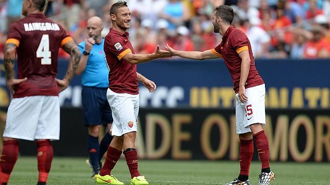 Golazo de Pjanic desde 60 metros