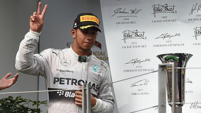 Mercedes no castigará a Hamilton por desobedecer las órdenes de equipo