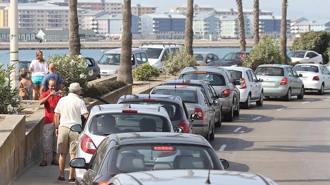 España implanta un sistema para que los controles en la verja no perjudiquen a los trabajadores en Gibraltar