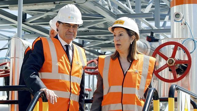 El presidente Mas, junto a la ministra de Fomento, Ana Pastor