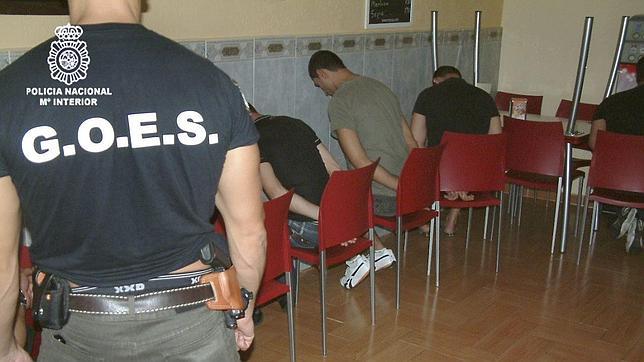 Los niños ancla, un «pasaporte» para las mujeres explotadas por las mafias