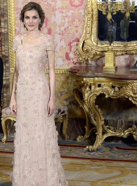 «Catalina de Cambridge debería inspirarse en Doña Letizia», según la prensa inglesa