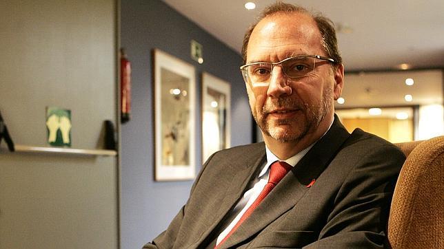 El descubridor del Ébola descarta una gran epidemia fuera del continente africano