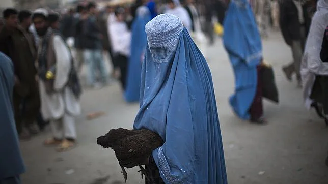 La lucha por mantener con vida a una niña violada por un mulá en Afganistán