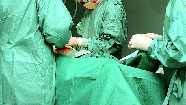 Pide una circuncisión y le amputan el pene