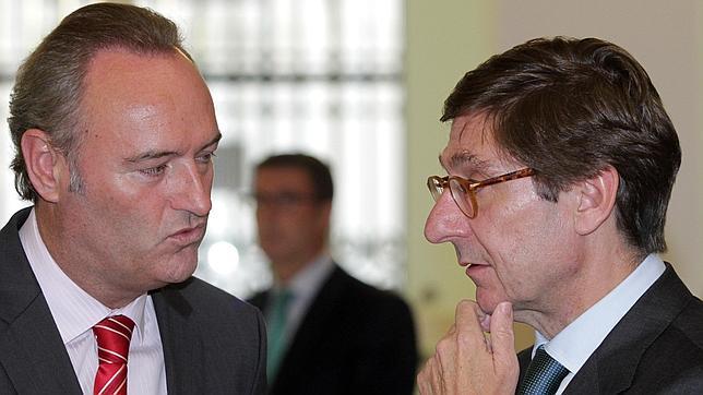 El presidente de la Comunidad Valenciana, Alberto Fabra, a la izquierda