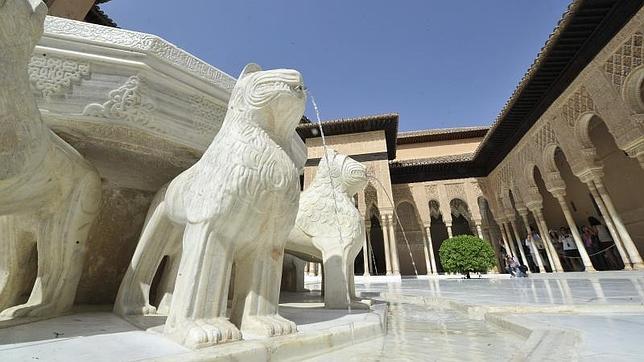 Vista del Patio de los Leones de la Alhambra de Granada