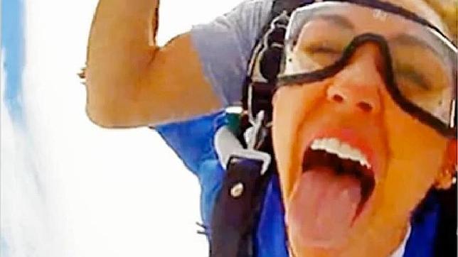 Miley Cyrus se pasa al paracaidismo