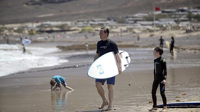 El primer ministro británico, David Cameron, durante sus vacaciones en Lanzarote el pasado verano