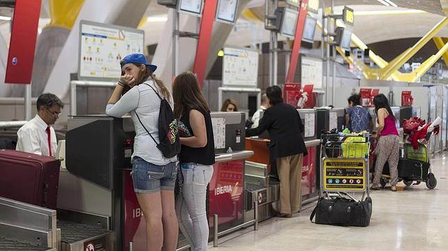 Trabajadores de Barajas realizarán paros los días 15 y 17 de agosto por la privatización de Aena