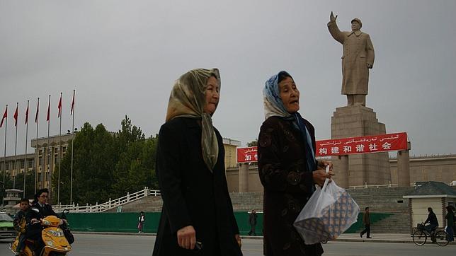 Ni barbas ni velos en los autobuses de Xinjiang para evitar atentados islamistas