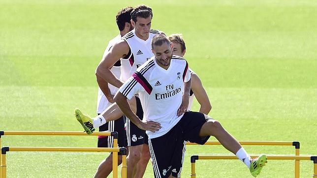 Benzema renueva con el Real Madrid hasta 2019