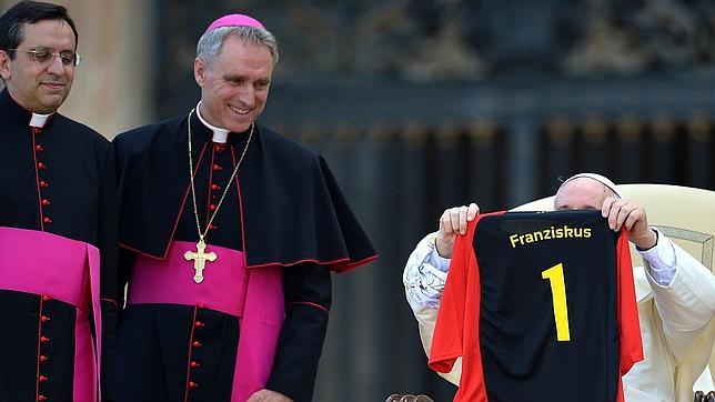 El Papa «estrena» alemán en el encuentro con 50.000 monaguillos de Alemania