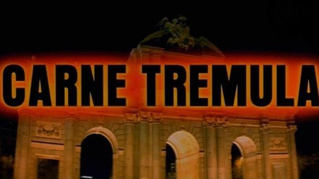 Los créditos de la película «Carne Trémula» se enmarcan en un travelling sobre la puerta de Alcalá