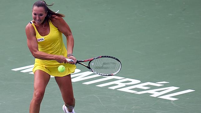 A Jankovic se le rompe el sujetador en mitad de un partido