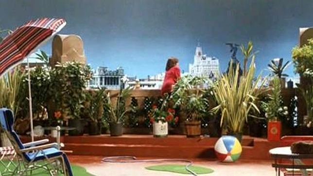 Carmen Maura en el apartamento de la calle Montalbán donde se desarrolla la película