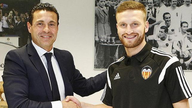 Mustafi: «Venir al Valencia es un paso adelante en mi carrera»