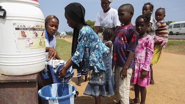 Sierra Leona bloquea el acceso a las zonas rurales afectadas por el ébola