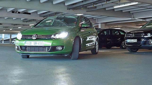 V-Charge: el coche aparcará por tí