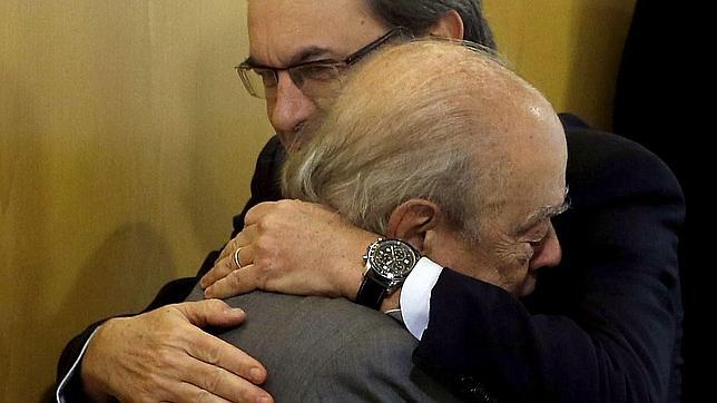 La oposición afirma que Mas conocía las corruptelas de la familia Pujol