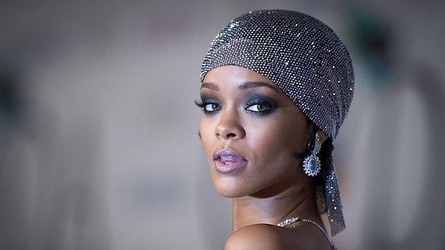 Rihanna quiere comprar un equipo de fútbol