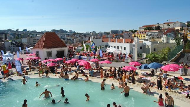 Lisboa estrena su primera playa urbana