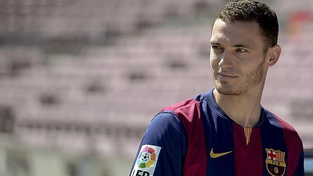 El Barça confirma que Vermaelen ha llegado lesionado