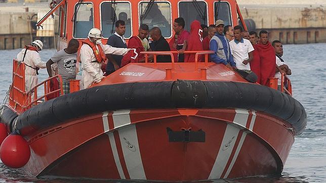 Llegan casi 90 inmigrantes en siete pateras y cuatro motos de agua en menos de 48 horas