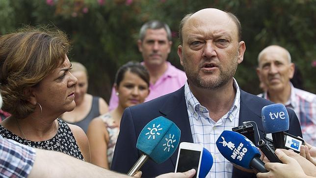 El PSOE no tomará medidas internas contra Chaves y Griñán pese a estar señalados por los ERE