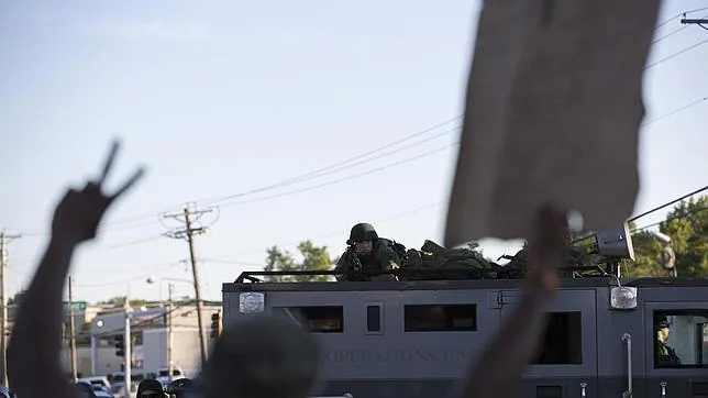 La cuarta noche de disturbios raciales en Misuri se salda con 47 detenidos