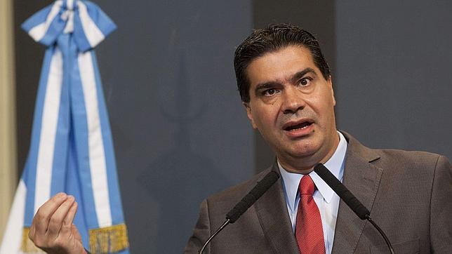 El gobierno argentino compara el mercado ilegal de dólar con la cotización de cocaína