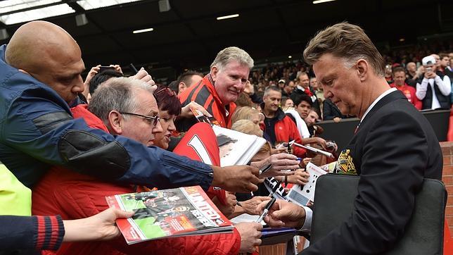 Derrota del Manchester United en el debut de Van Gaal en la Premier League