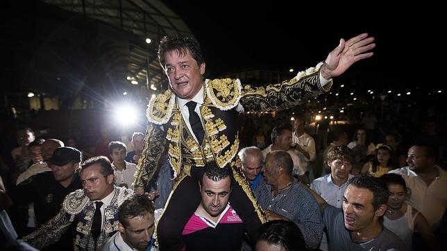 Feliz reaparición de El Soro tras 37 operaciones y una pierna biónica