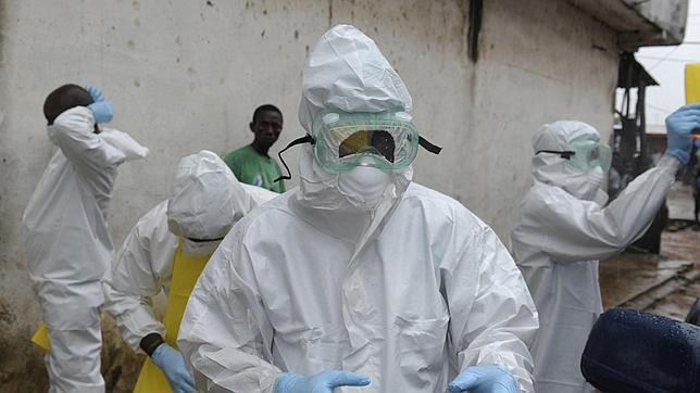 La OMS insta a examinar a quienes salgan de las fronteras de los países con ébola