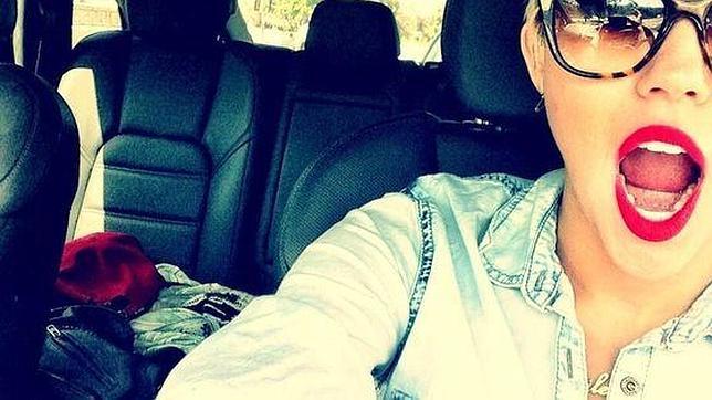 Miley Cyrus, en el coche