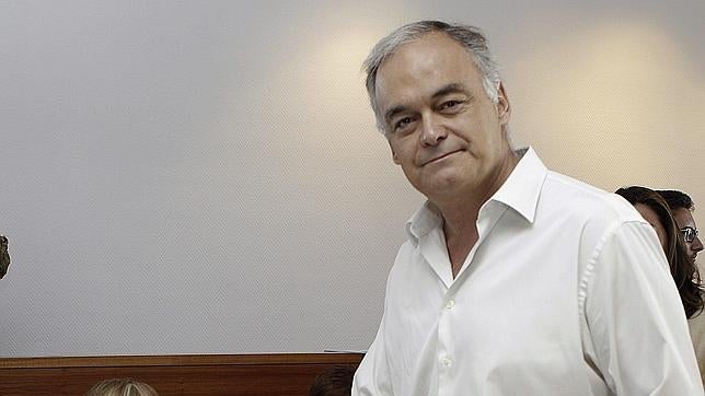 El PP advierte al PSOE de que «cometería un error» si abandona el centro político