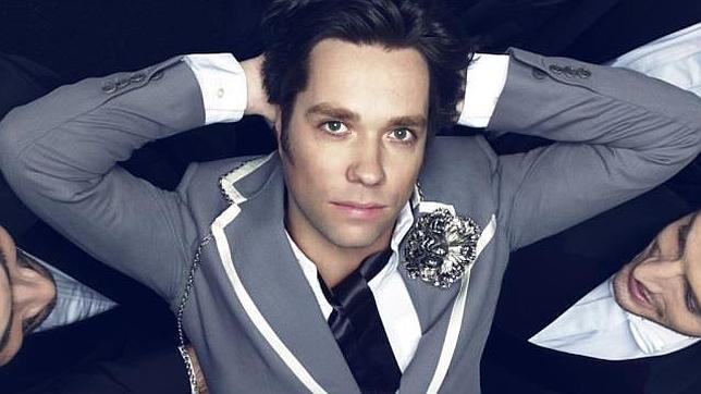 Rufus Wainwright vende parte de su vestuario para financiar la grabación de su ópera «Prima Donna»