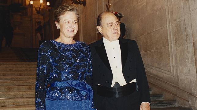 Jordi Pujol y su esposa Marta Ferrusola, en una recepción oficial en 1994