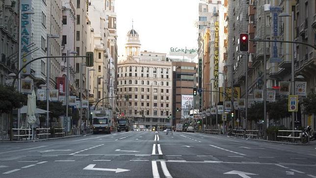 La Gran Vía, desierta en agosto