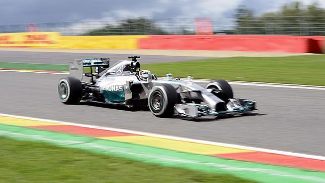 Hamilton y Mercedes dominan en los entrenamientos libres
