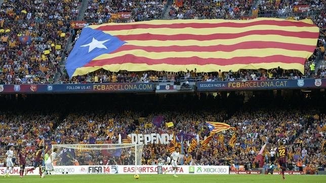 Una estelada fue expuesta en la grada en un partido entre Barcelona y Real Madrid en el Camp Nou
