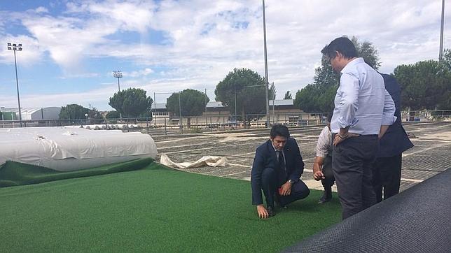Alcorcón invierte 110.000 euros en el césped artificial de dos campos de fútbol