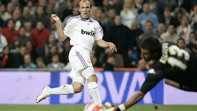 Arjen Robben, con la camiseta del Real Madrid