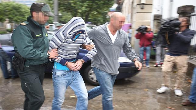 El juez decreta prisión para los acusados de abusar de una niña de diez años en Pontecesures